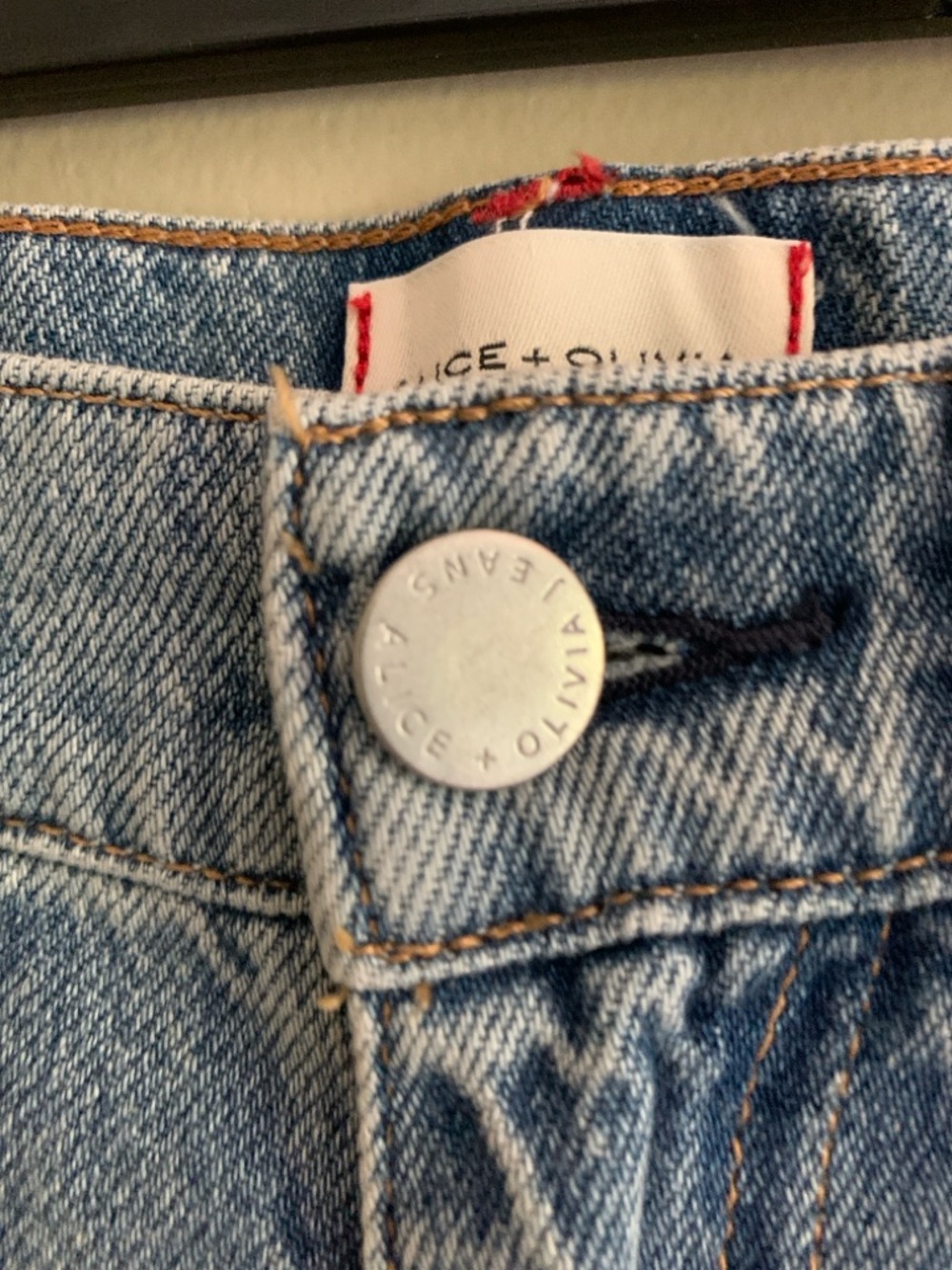 ALICE +OLIVIA Weezy High Rise Jean in Sadie Light Vintage Blue wash - Size 24 - Picture 7 of 11